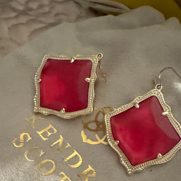 Kendra Scott Fuchsia Geometric Earrings - Picture 2 of 3